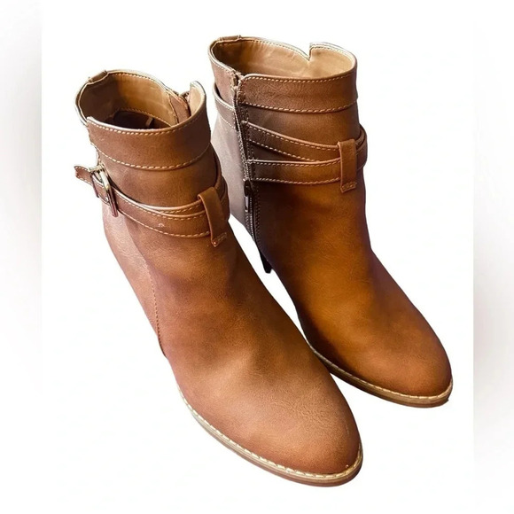 Express Women’s Brown Ankle Boots - Picture 1 of 3